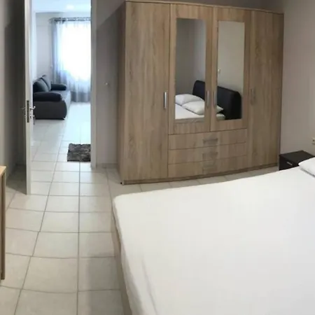 Square 2 Πύργος